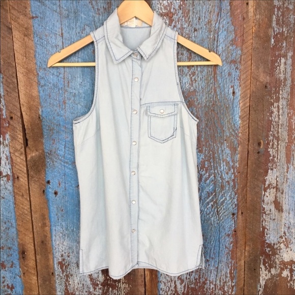 Japna Tops - NWT Japna Chambray Snap Tank Size XS